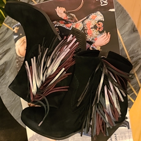 SAM ELDELMAN BLACK SUEDE FRINGE ACCENT LOUIE ANKLE BOOTIES sz 8 - Picture 3 of 6